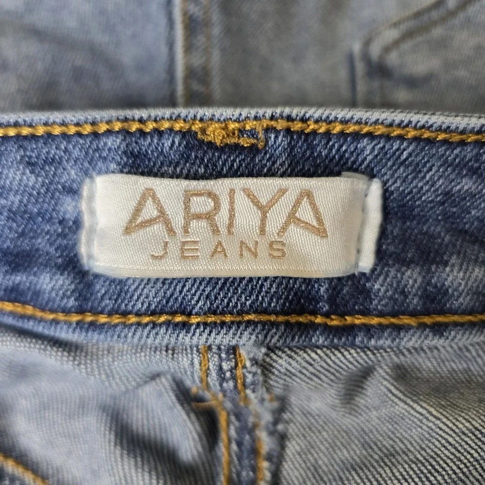 Ariya Jean Shorts Womens 30 Medium Blue‎ Wash Stretch Denim Distressed